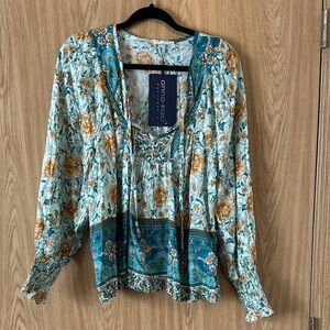 NWT Anna-Kaci Floral Blouse